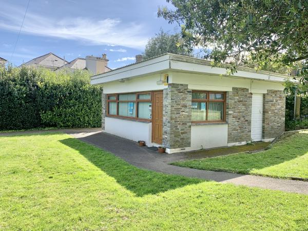 Photo Gallery Image - Maurice Huggins Exterior